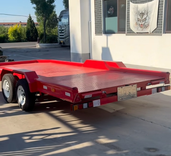 รถพ่วงพื้นเรียบ Tandem-Axle สีแดง